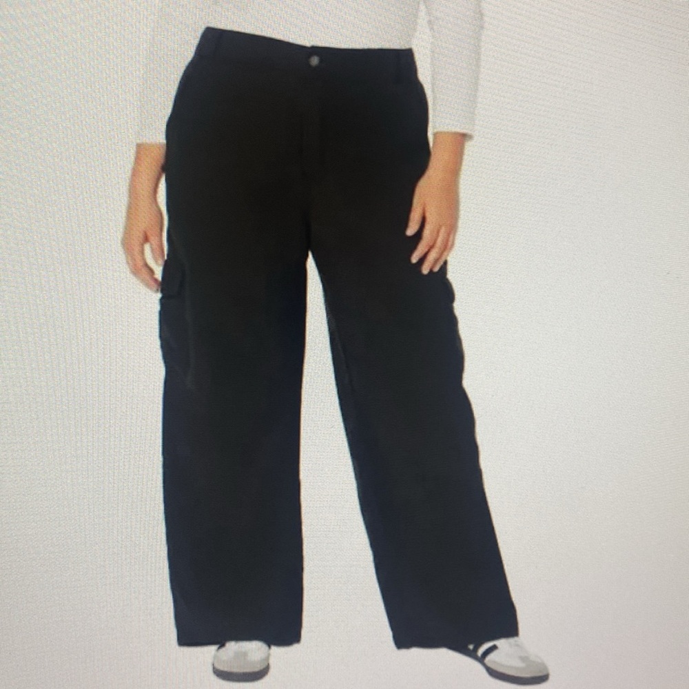 Well Worn Ladies' Wide Leg Cargo Pants High Rise- Black - Picture 4 of 6